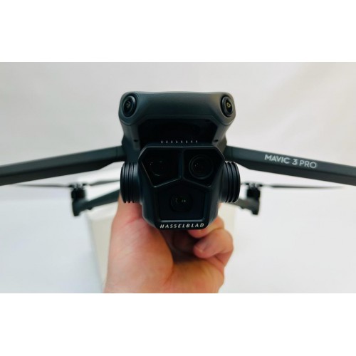 Квадрокоптер DJI Mavic 3 Pro в Санкт-Петербурге с пультом DJI RC